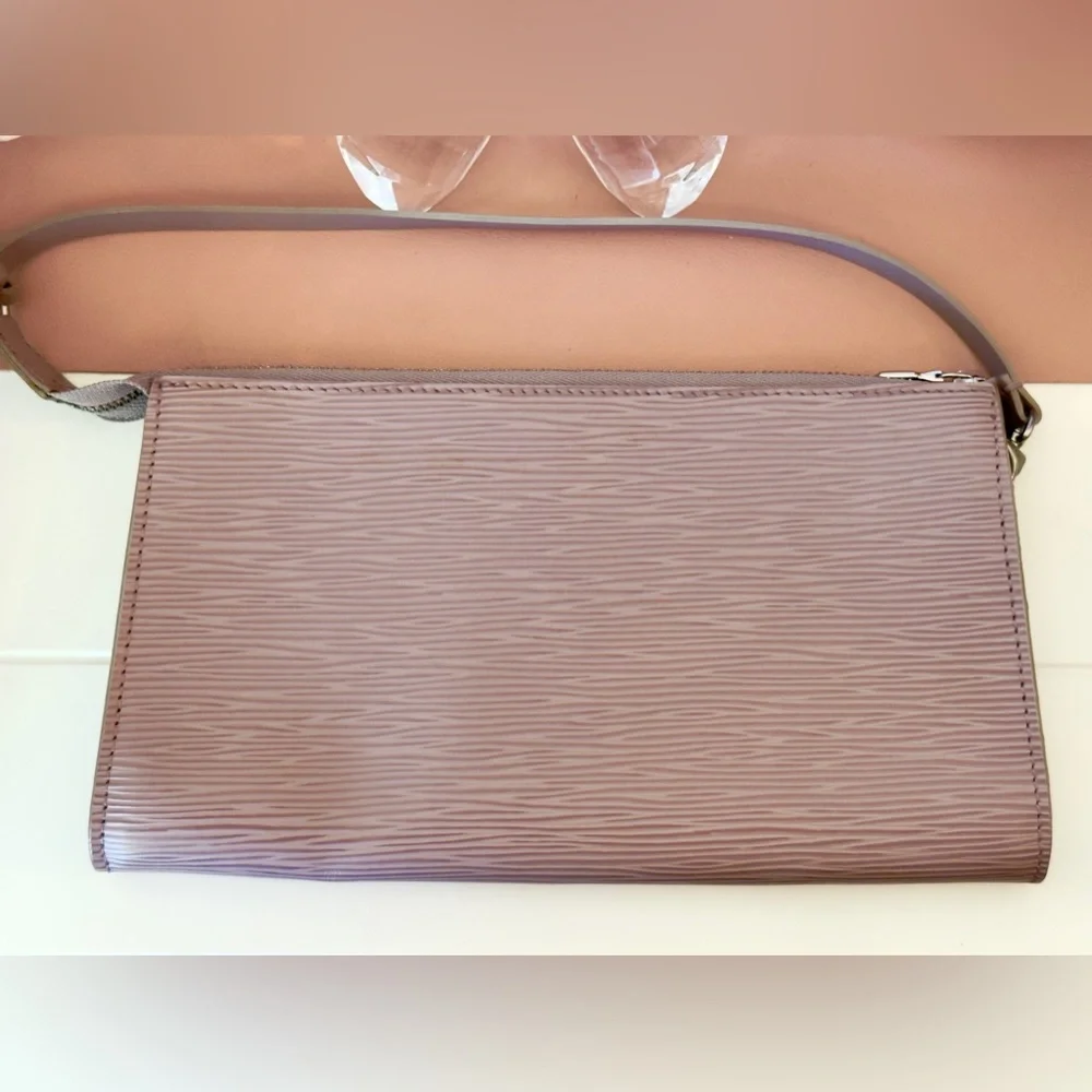 Louis Vuitton Lilac Epi Pochette - Picture 3 of 12